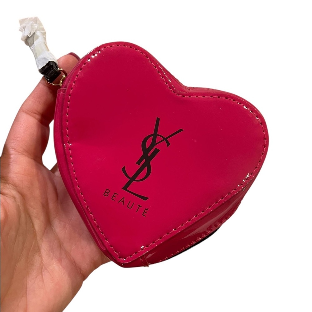 GWP YSL patent heart pouch with mirror
Comes with box